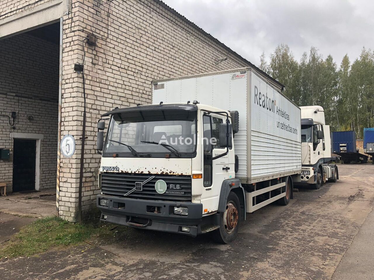 Volvo FL6 box truck