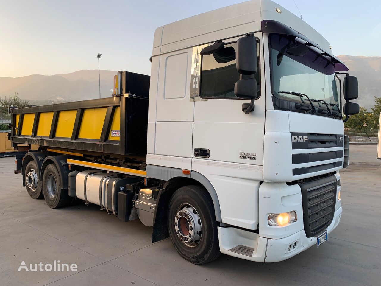 DAF XF 105.460  hook lift truck