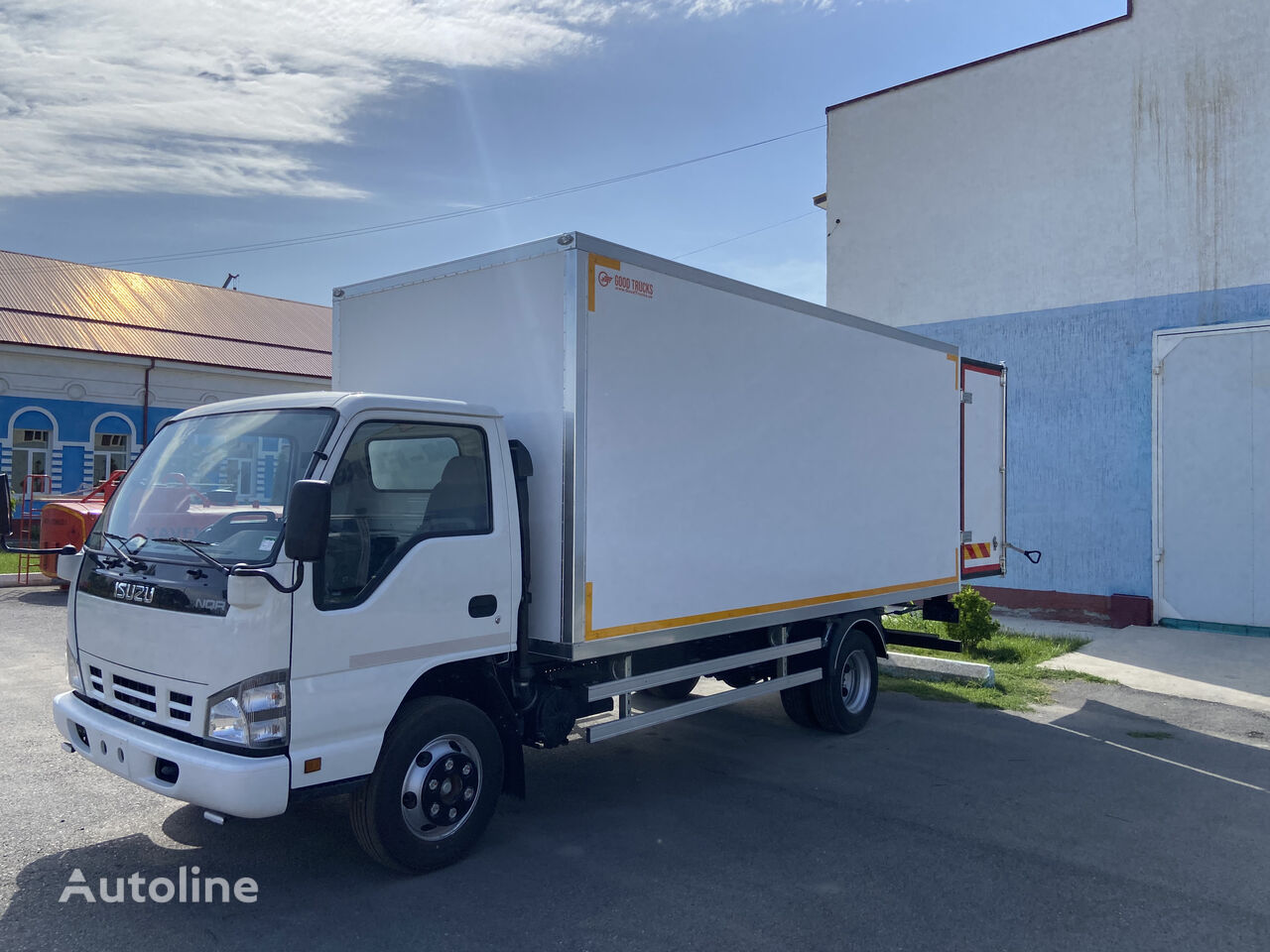 new Isuzu NQR isothermal truck