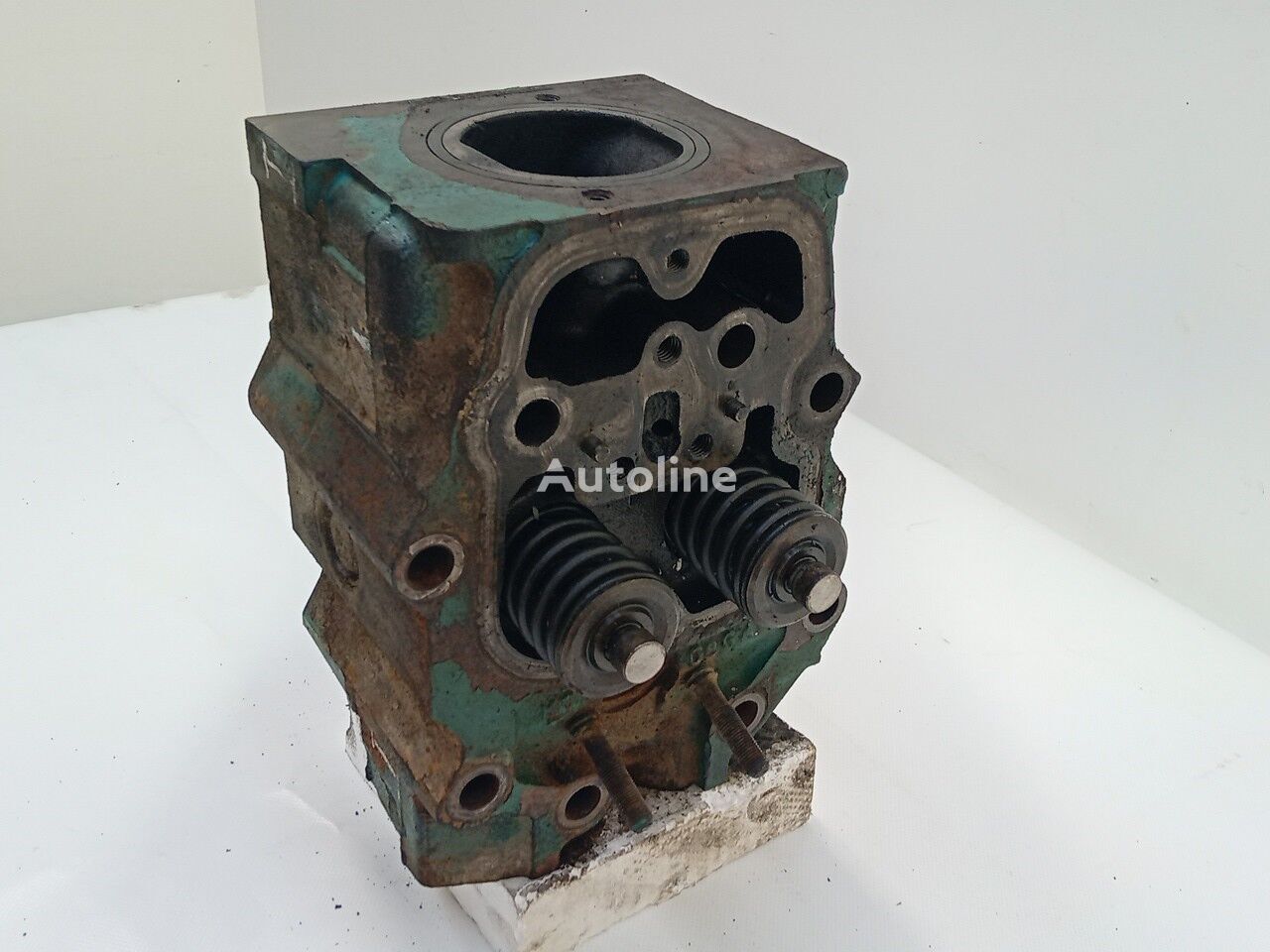 24083 cylinder head for Volvo truck